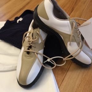 NWT Sierra Treks Golf Shoes. Sz 7